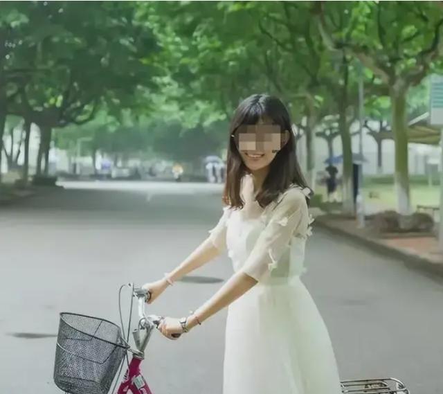 黑料大瓜：上海一女教师疑似出轨16岁学生，聊天记录被扒引发热议，官方回应